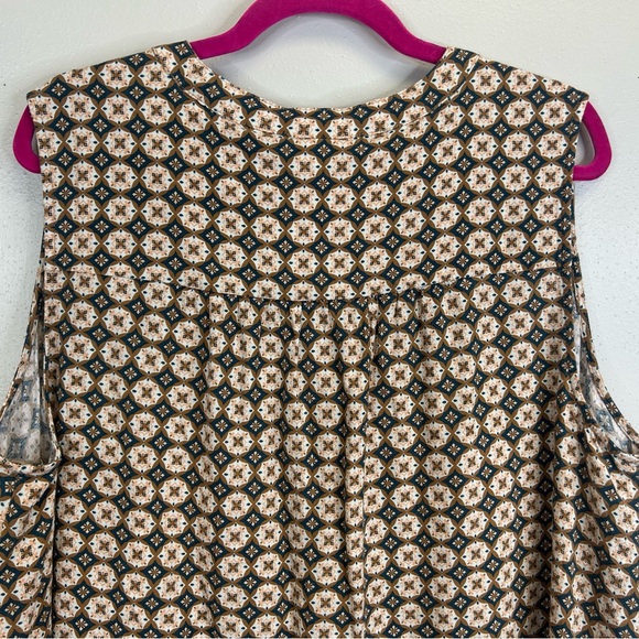 Torrid 2X Geometric Print Sleeveless Tank Top Pockets Vneck Brown Blue Travel - Picture 10 of 13